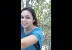Fehérnemű családi szexvideo lány megmutatja a seggét, lovagol egy dildo